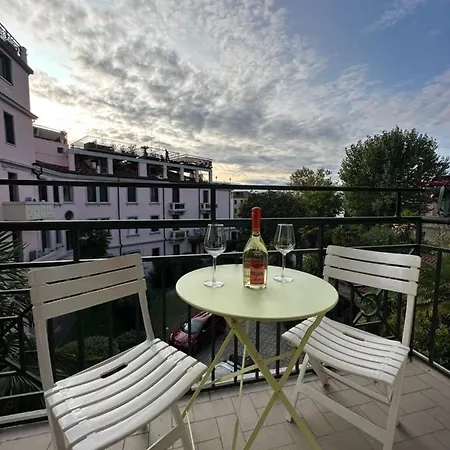 Esmeralda Apartment